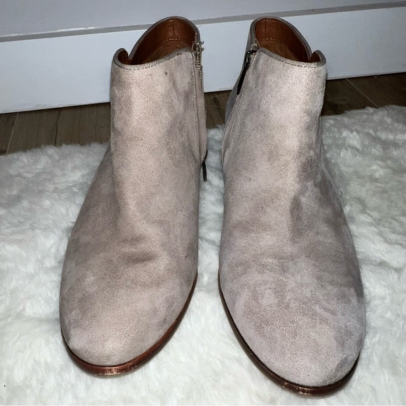 Like New Sam Edelman Petty Suede Ankle Boot Like New - Picture 4 of 8